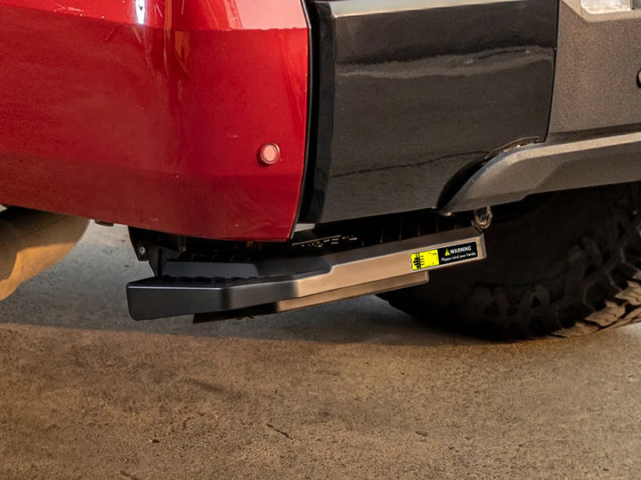 Wolfbox Retractable Step Hidden Design to Preserve Factory Off-Road Clearance and Truck Aesthetics.